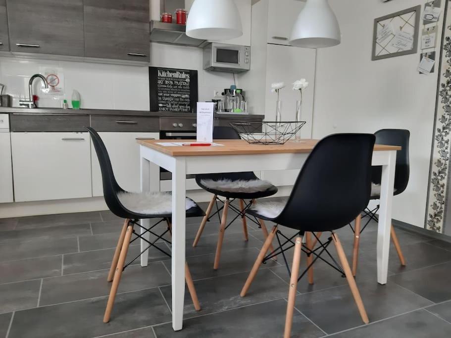 Bello Apartamento Graben-Neudorf Luaran gambar