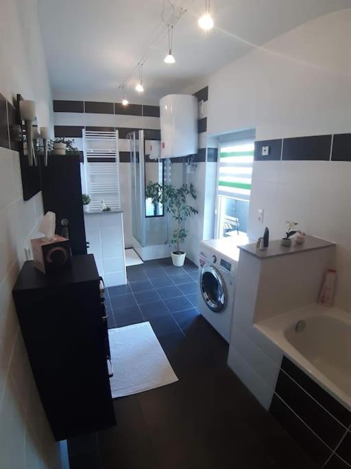 Bello Apartamento Graben-Neudorf Luaran gambar