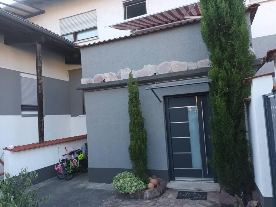Bello Apartamento Graben-Neudorf Luaran gambar